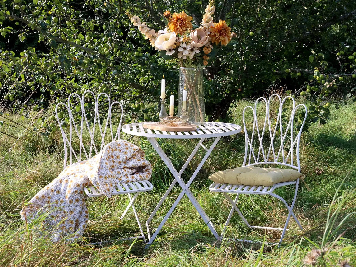 Augustin - Salon de jardin bistro blanc 2 chaises et 1 table Chic Antique