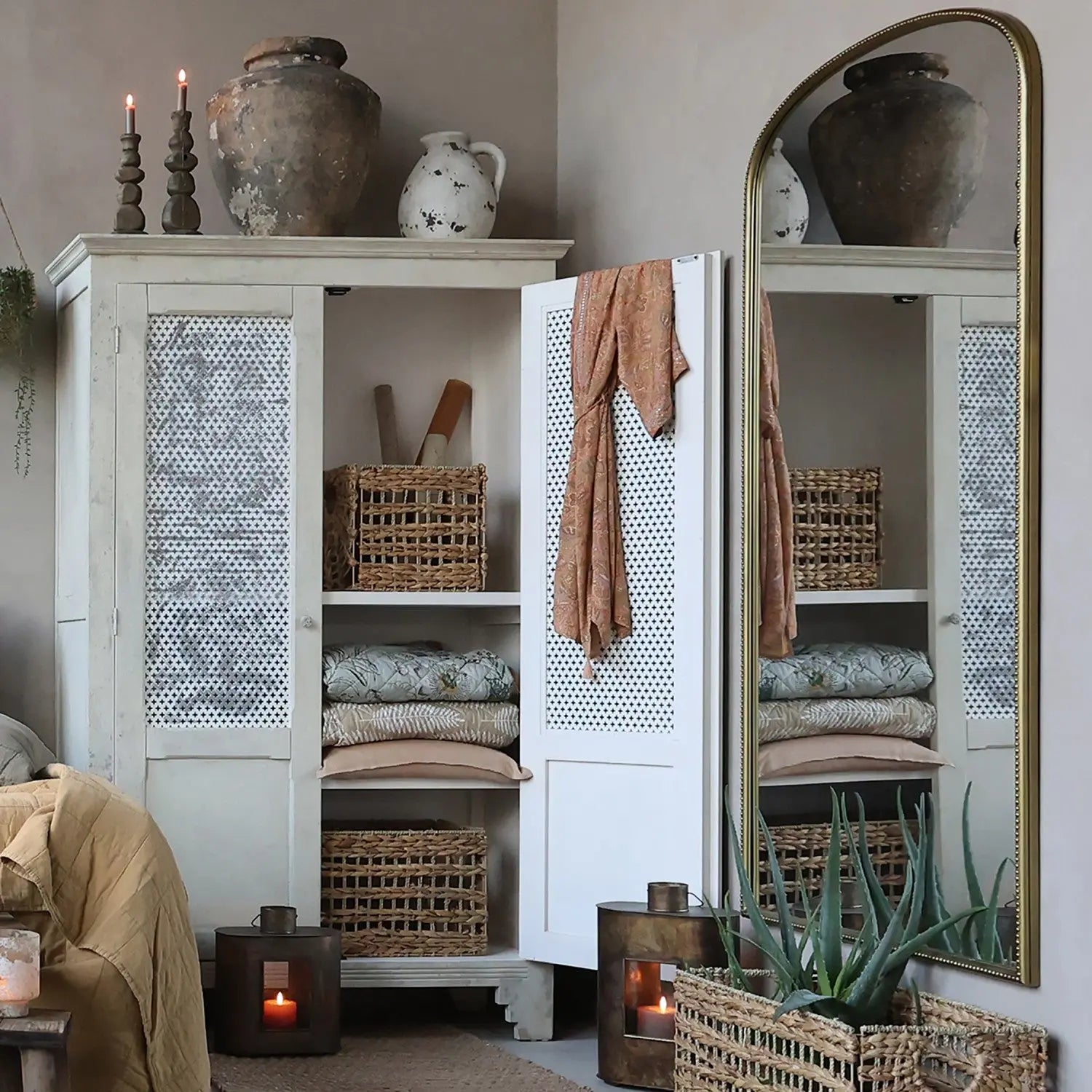 Célestine - Ancienne armoire française Chic Antique