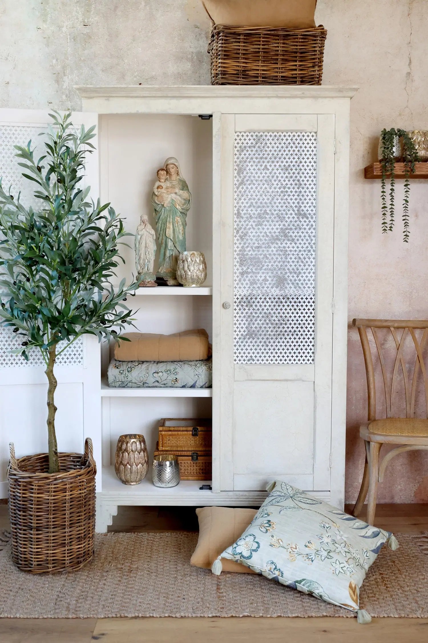 Célestine - Ancienne armoire française Chic Antique