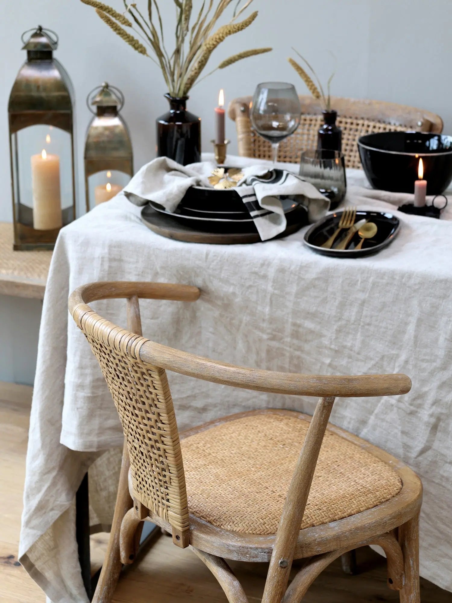 Fleurine - Chaise de salle à manger française avec siège en osier Chic Antique