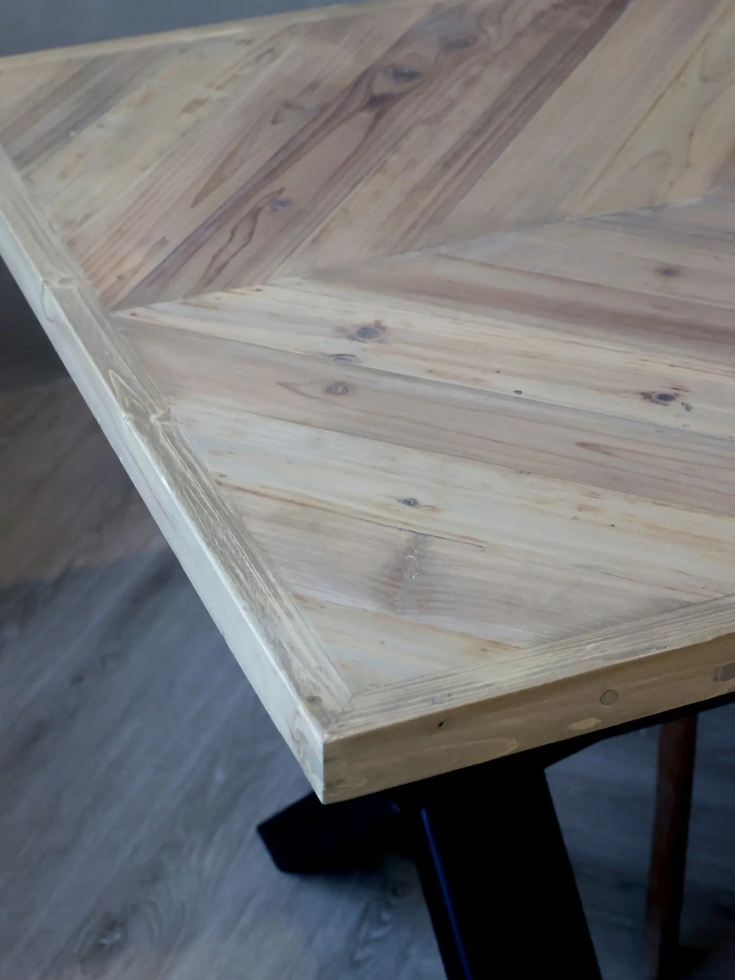 Paulette - Table à manger avec motif à chevrons Chic Antique