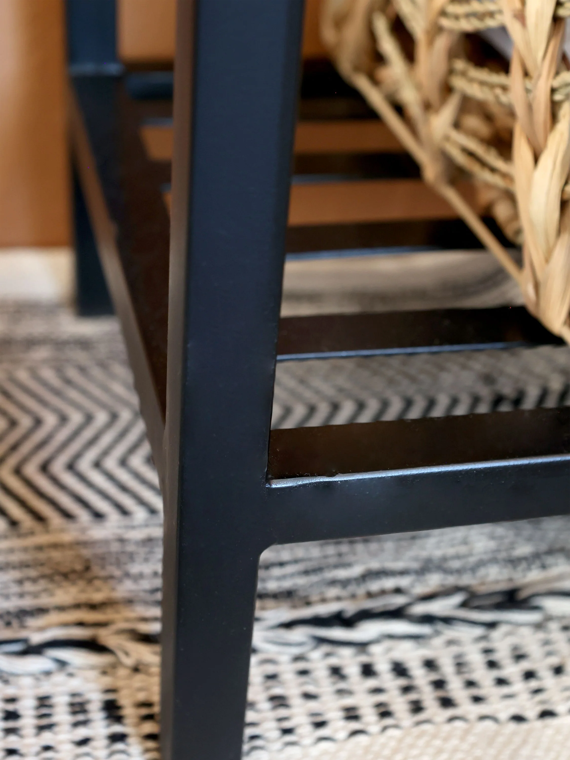 Table d'appoint en bois recyclé patiné